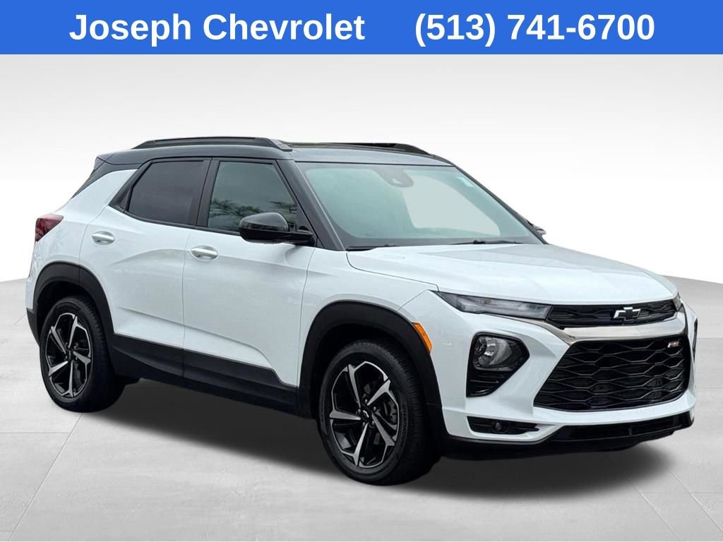 Used 2023 Chevrolet TrailBlazer RS w/ Sun and Liftgate Package image 3