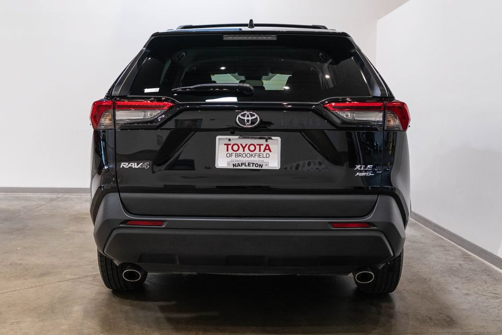 Used 2025 Toyota RAV4 XLE AWD/4WD image 8