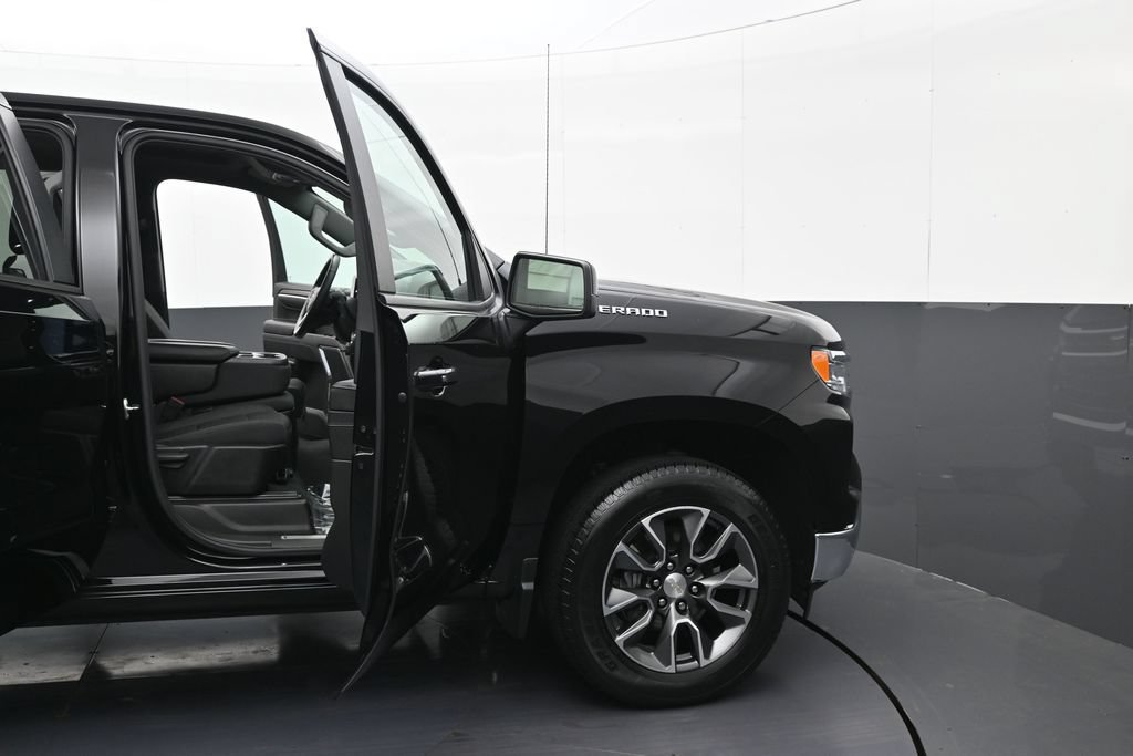 Used 2023 Chevrolet Silverado 1500 LT AWD/4WD image 9