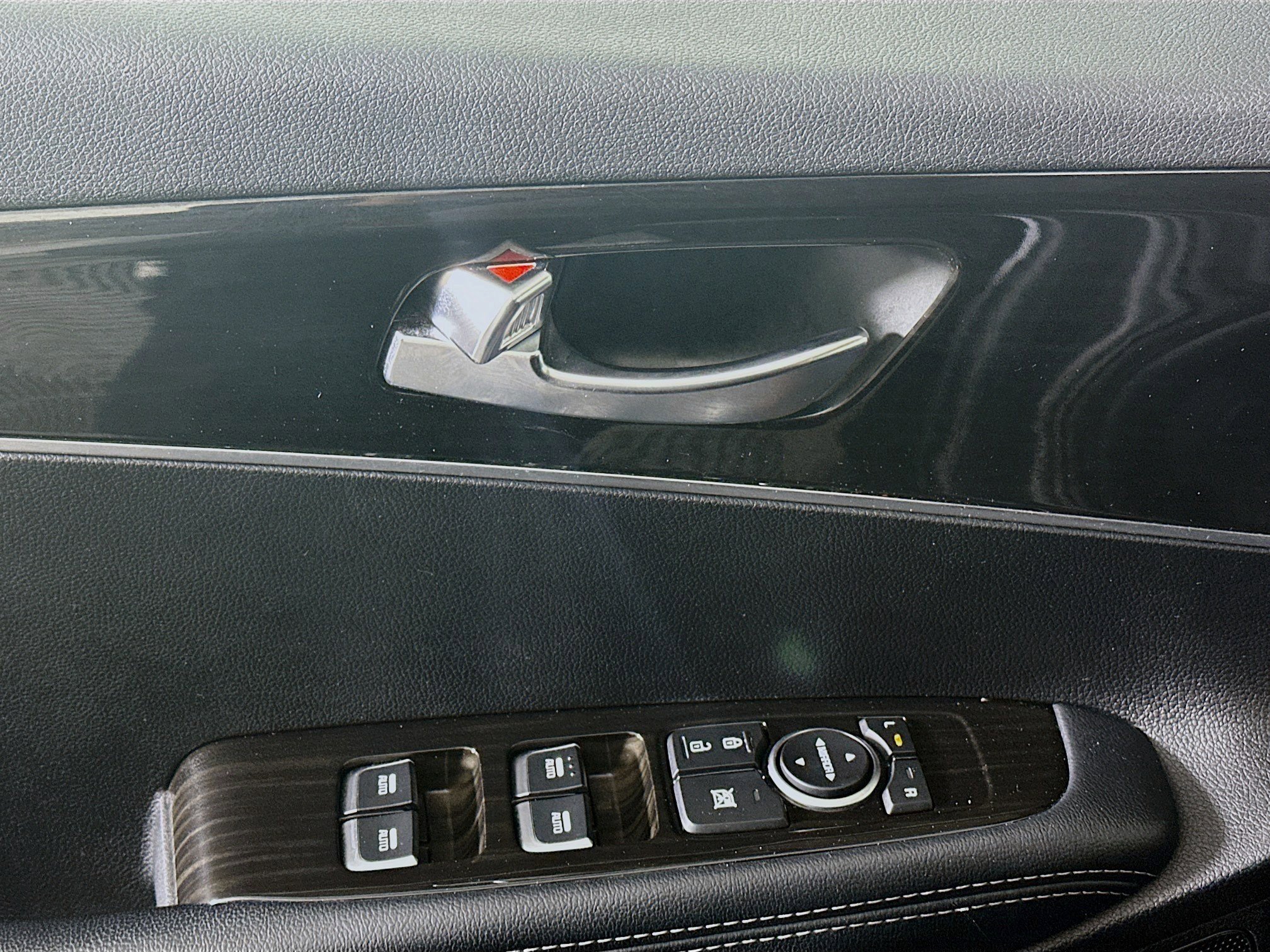 Used 2019 Kia Sorento LX image 15