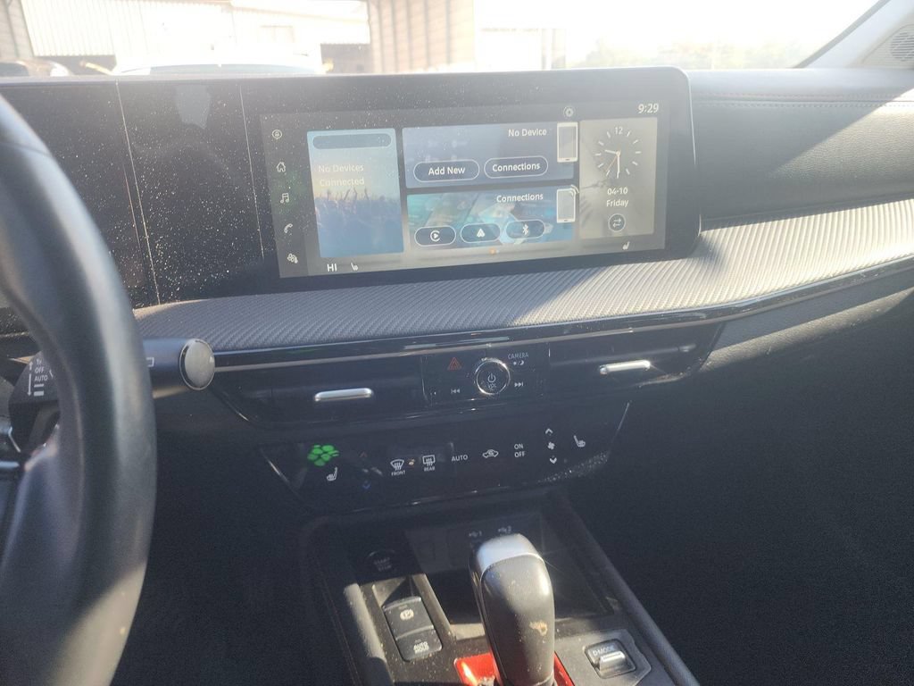 Used 2025 Nissan Kicks SR w/ SR Premium Package FWD image 7