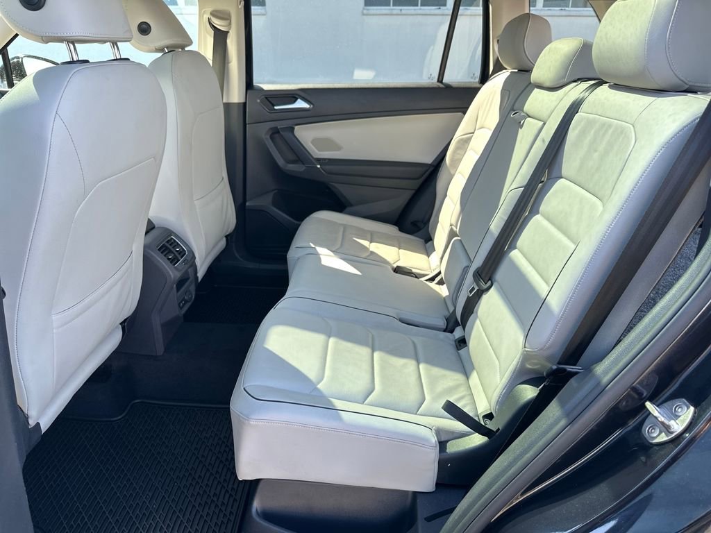 Used 2018 Volkswagen Tiguan SEL Premium image 17