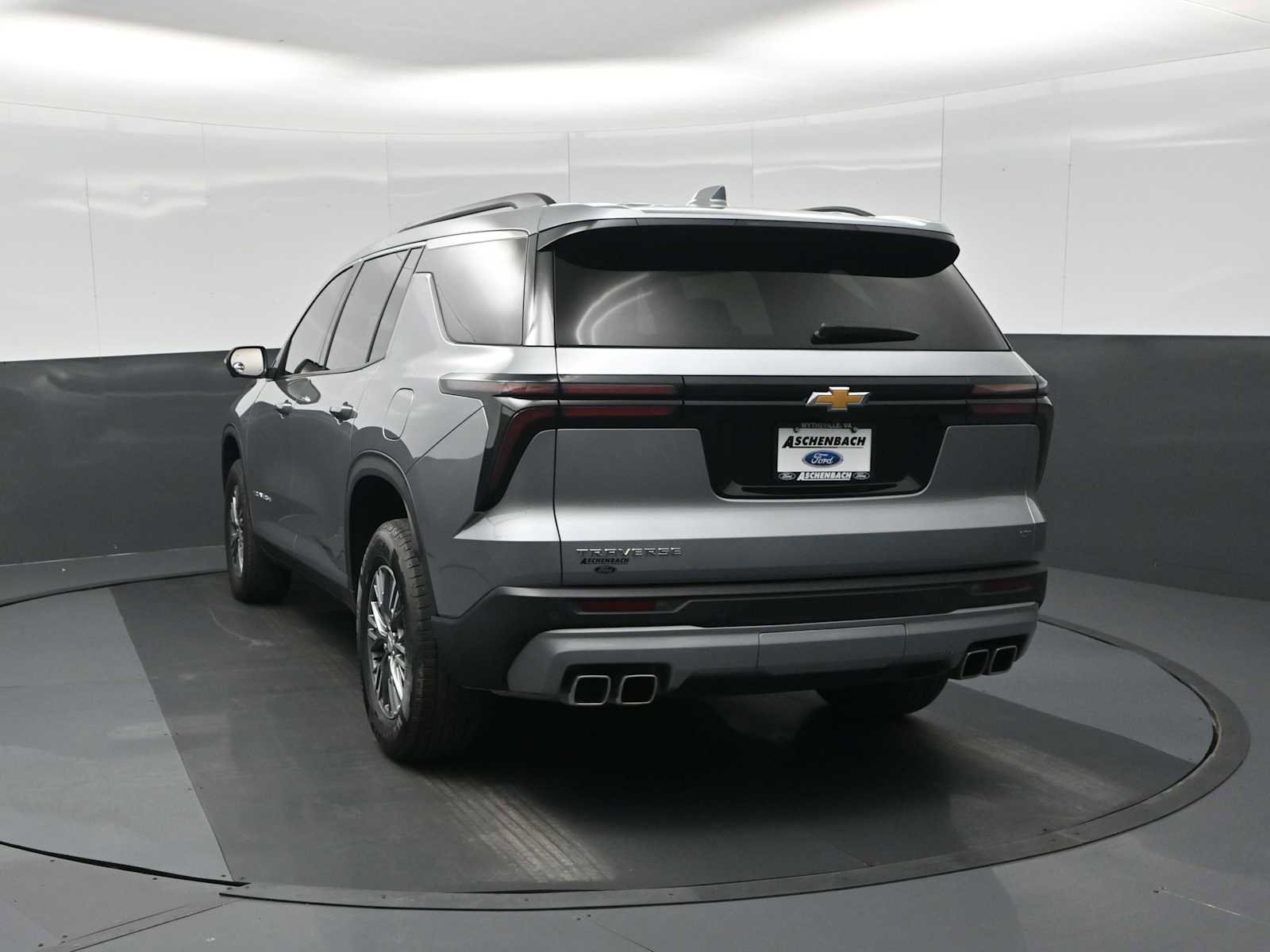 Used 2024 Chevrolet Traverse LT image 7