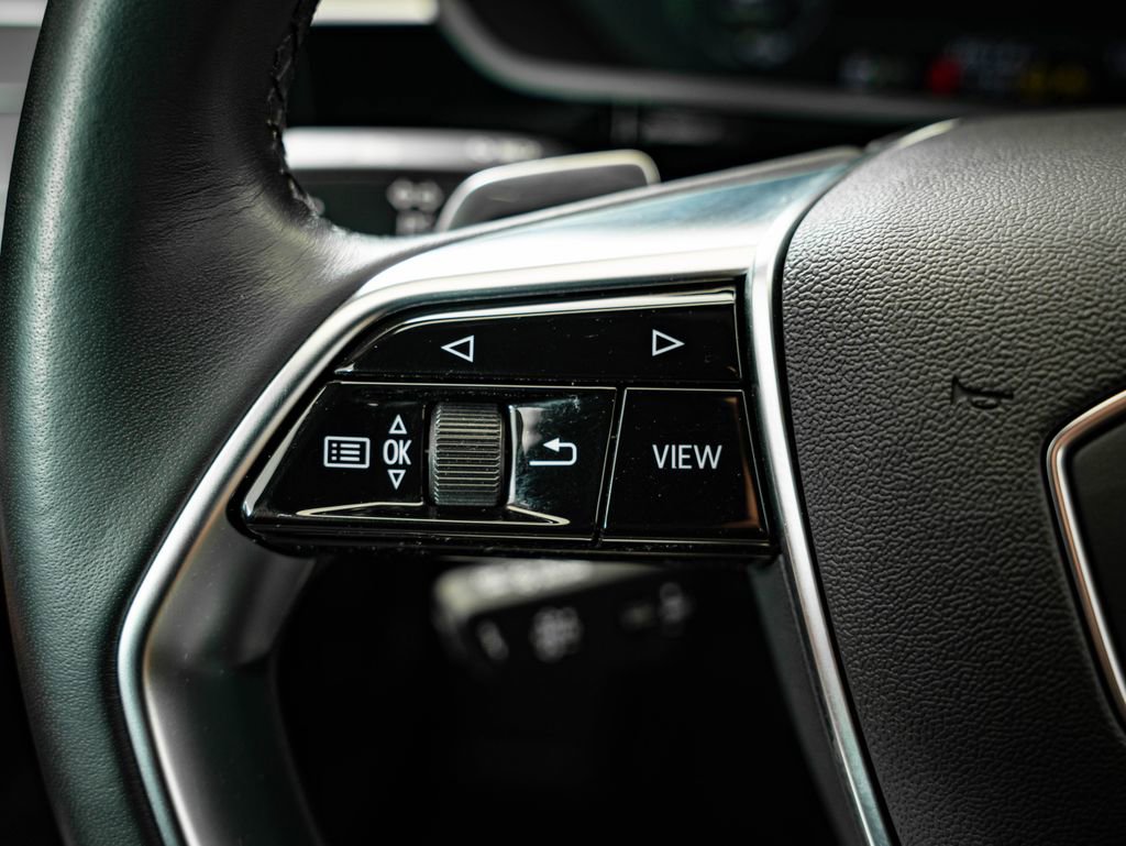 Used 2022 Audi e-tron Premium Plus w/ Premium Plus Package image 28