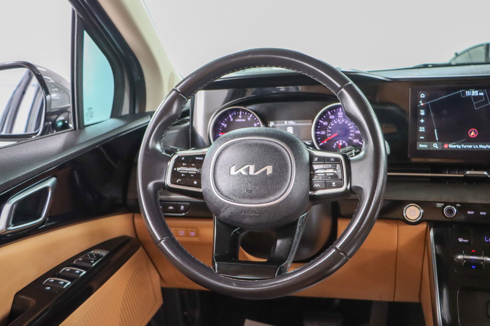 Used 2024 Kia Carnival EX image 12