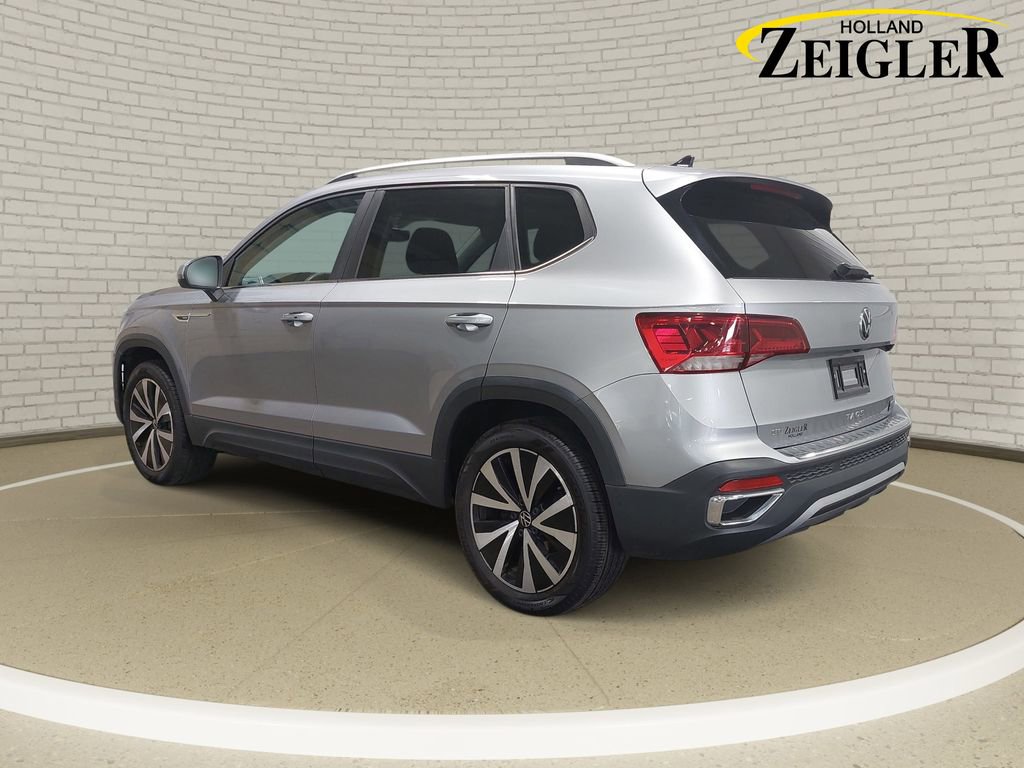 Used 2023 Volkswagen Taos SE w/ Panoramic Sunroof Package image 7