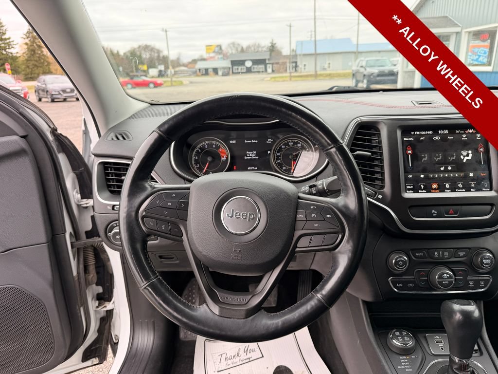 Used 2019 Jeep Cherokee Trailhawk w/ Comfort & Convenience Group AWD/4WD image 17