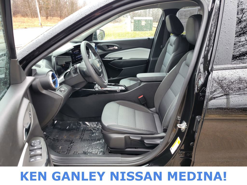 Used 2025 Chevrolet Trax LT image 35