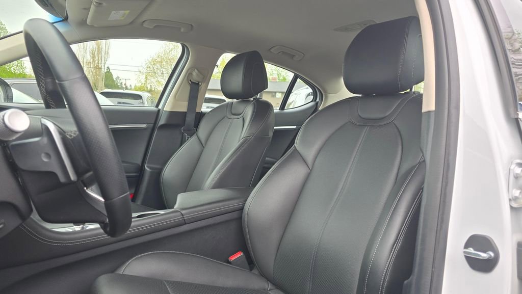 Used 2025 Genesis G70 2.5T image 21