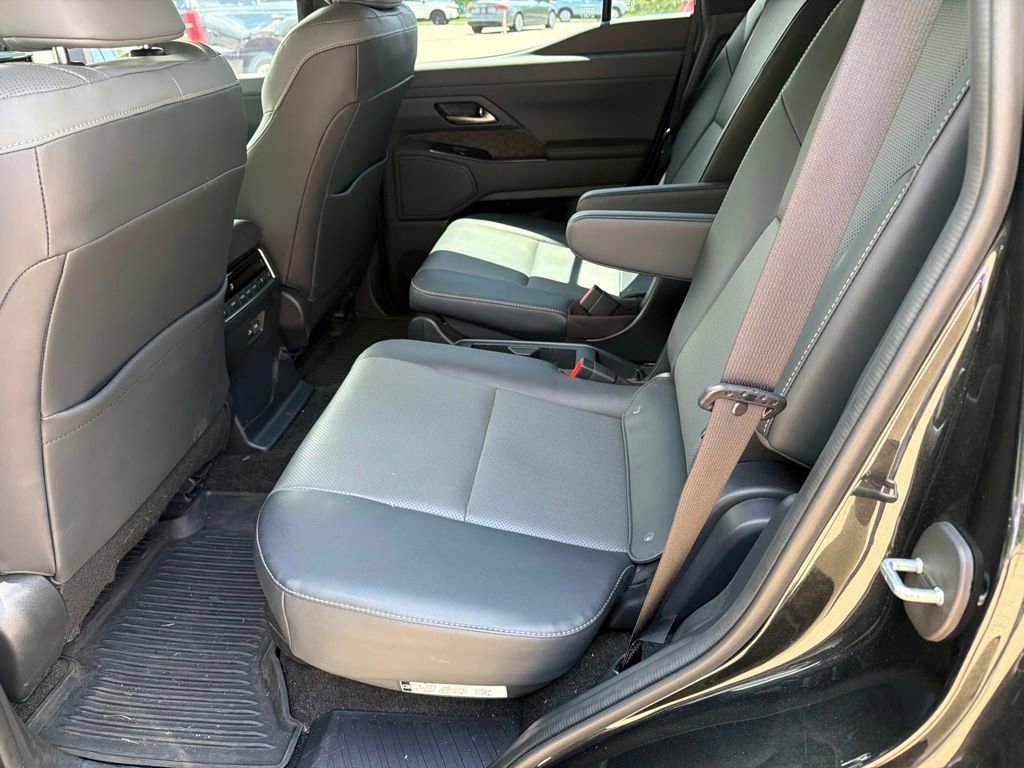 Used 2025 Lexus GX 550 w/ Accessory Package (2T) AWD/4WD image 33