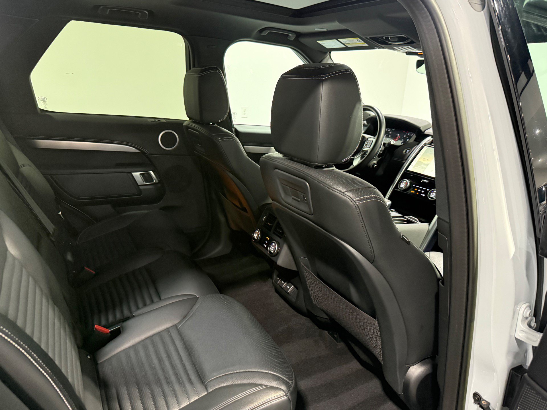 Used 2023 Land Rover Discovery S R-Dynamic AWD/4WD image 50