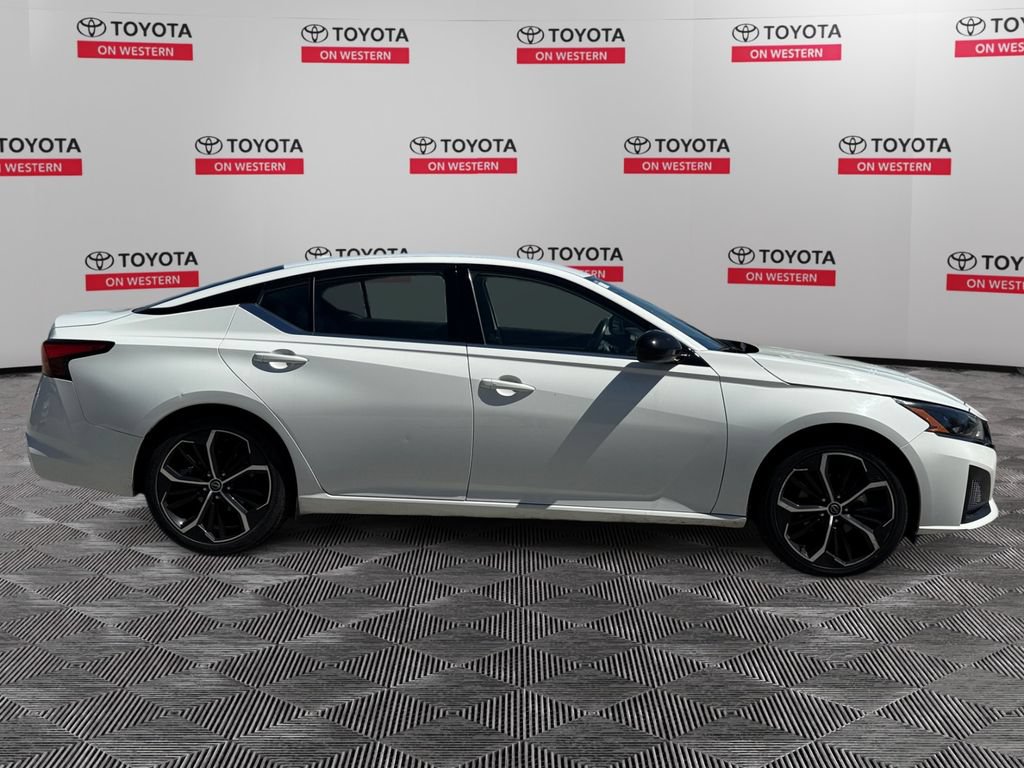 Used 2024 Nissan Altima 2.5 SR FWD image 4