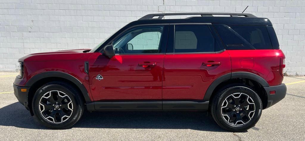 Used 2025 Ford Bronco Sport Outer Banks w/ Outer Banks Tech Package+ image 2