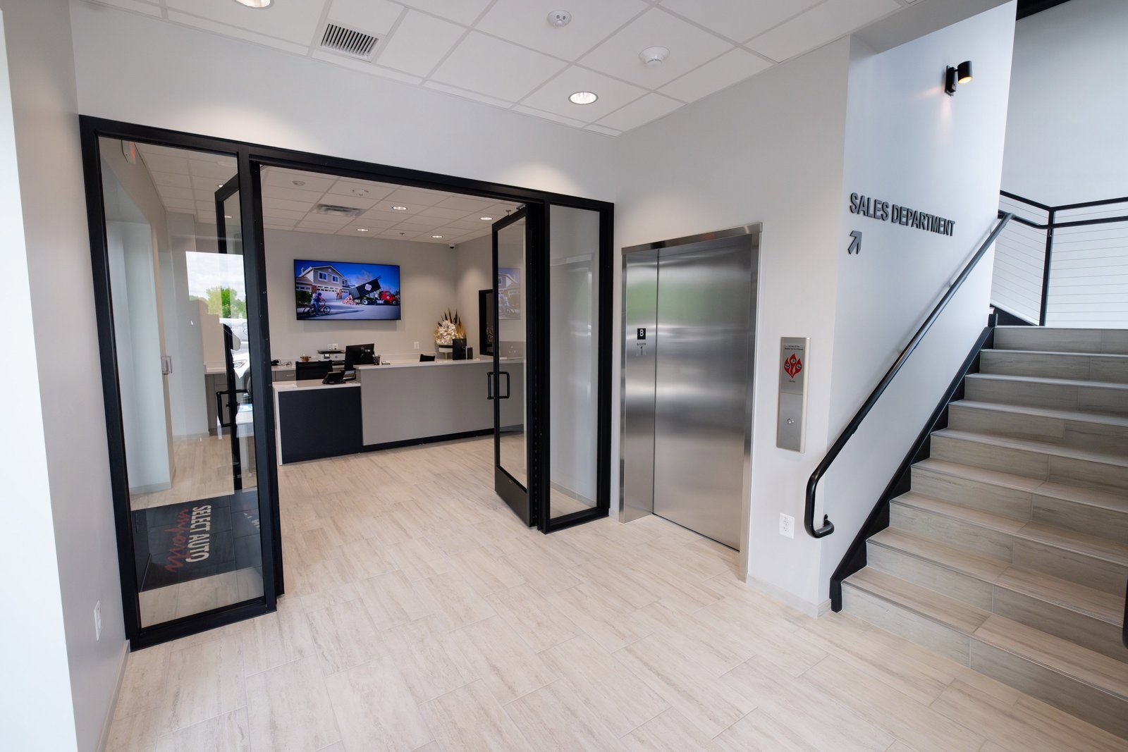 Used 2025 Jaguar F-PACE R-Dynamic S image 11