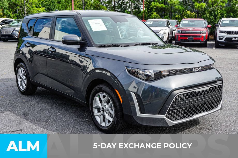 Used 2025 Kia Soul LX w/ LX Technology Package FWD image 3