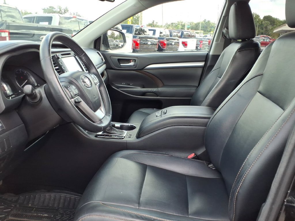Used 2015 Toyota Highlander XLE FWD image 27