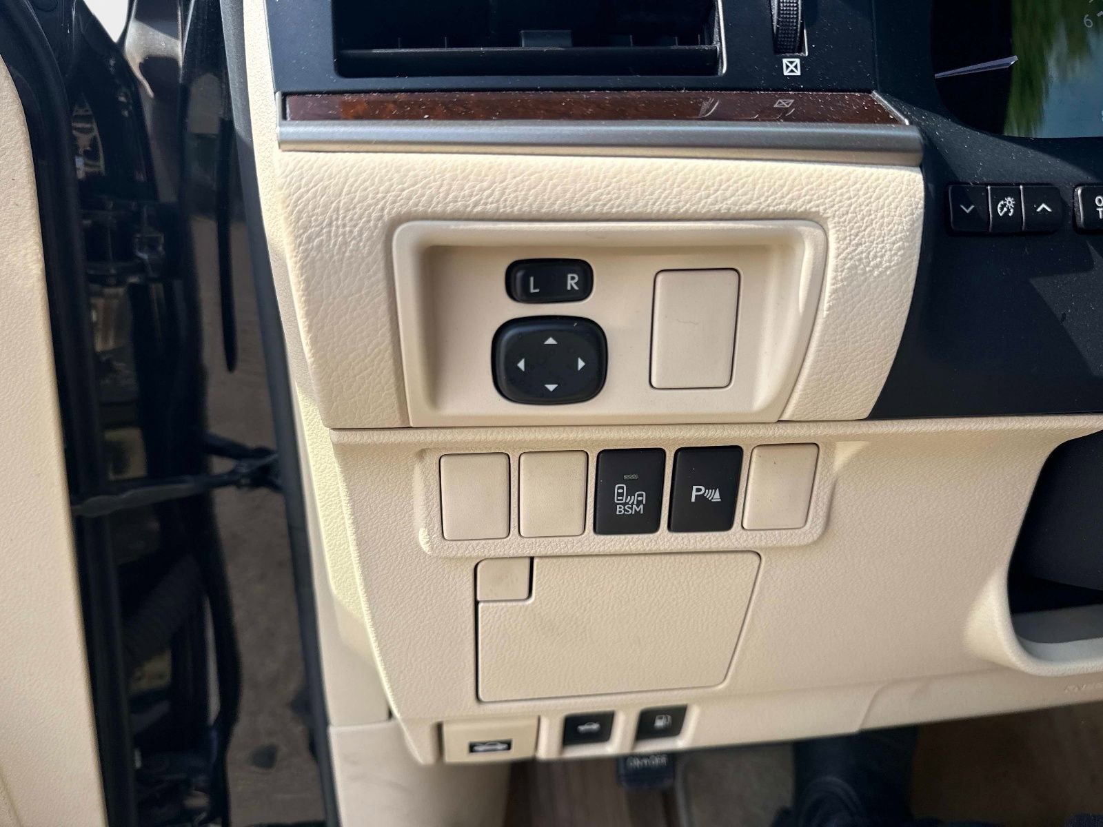 Used 2014 Lexus ES 350 w/ Luxury Package image 28