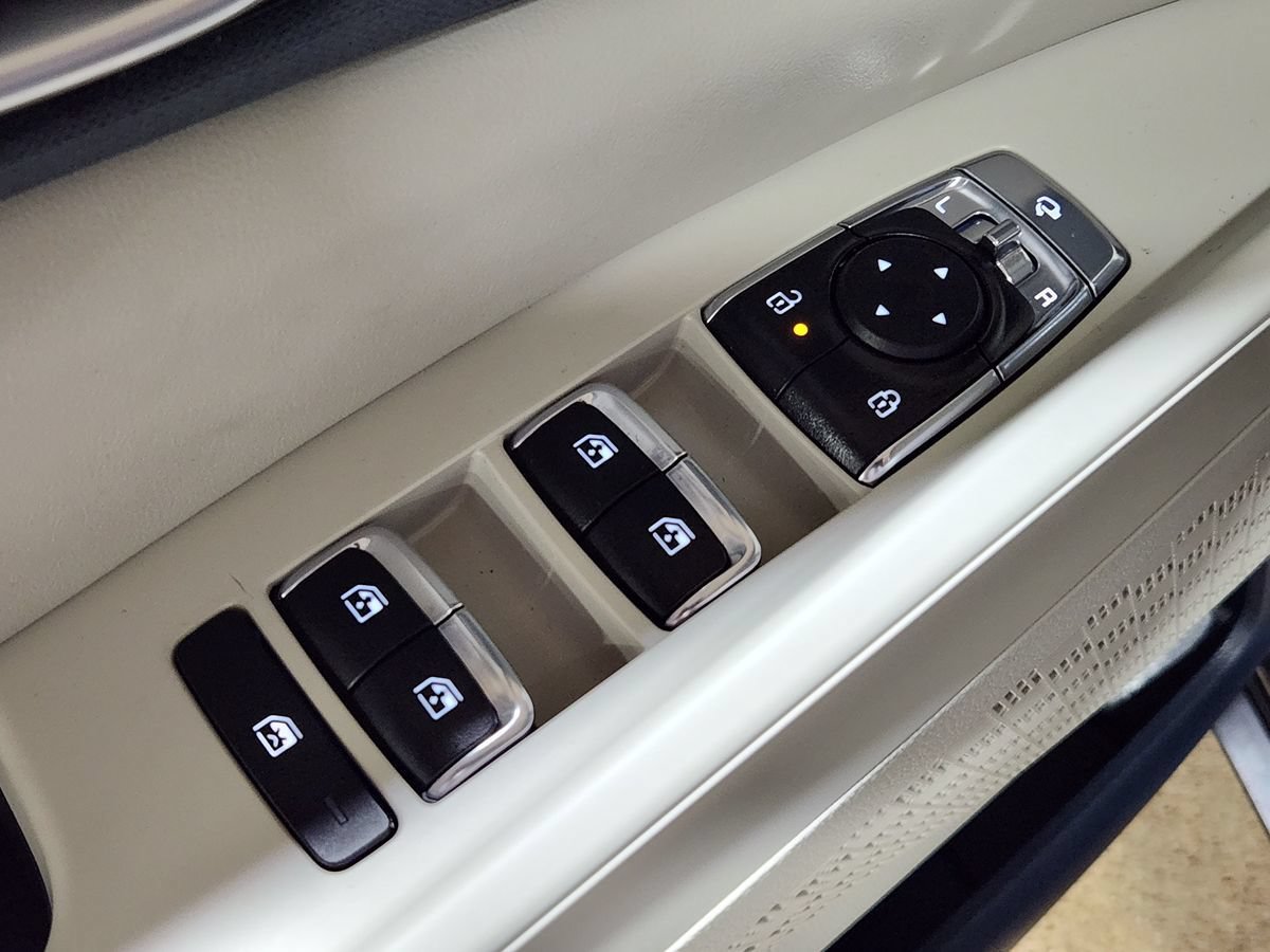 Used 2025 Kia Carnival SX FWD image 43