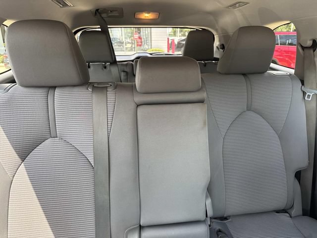 Used 2023 Toyota Highlander LE FWD image 13