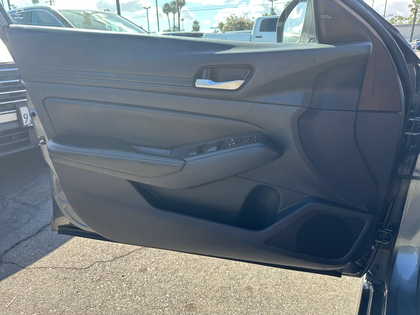 Used 2025 Nissan Altima 2.5 SV FWD image 18