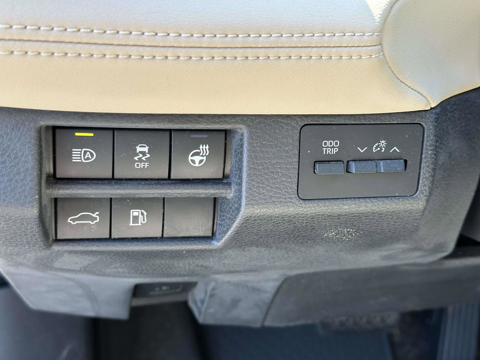 Used 2019 Toyota Avalon Limited w/ All Weather Liner Package FWD image 23