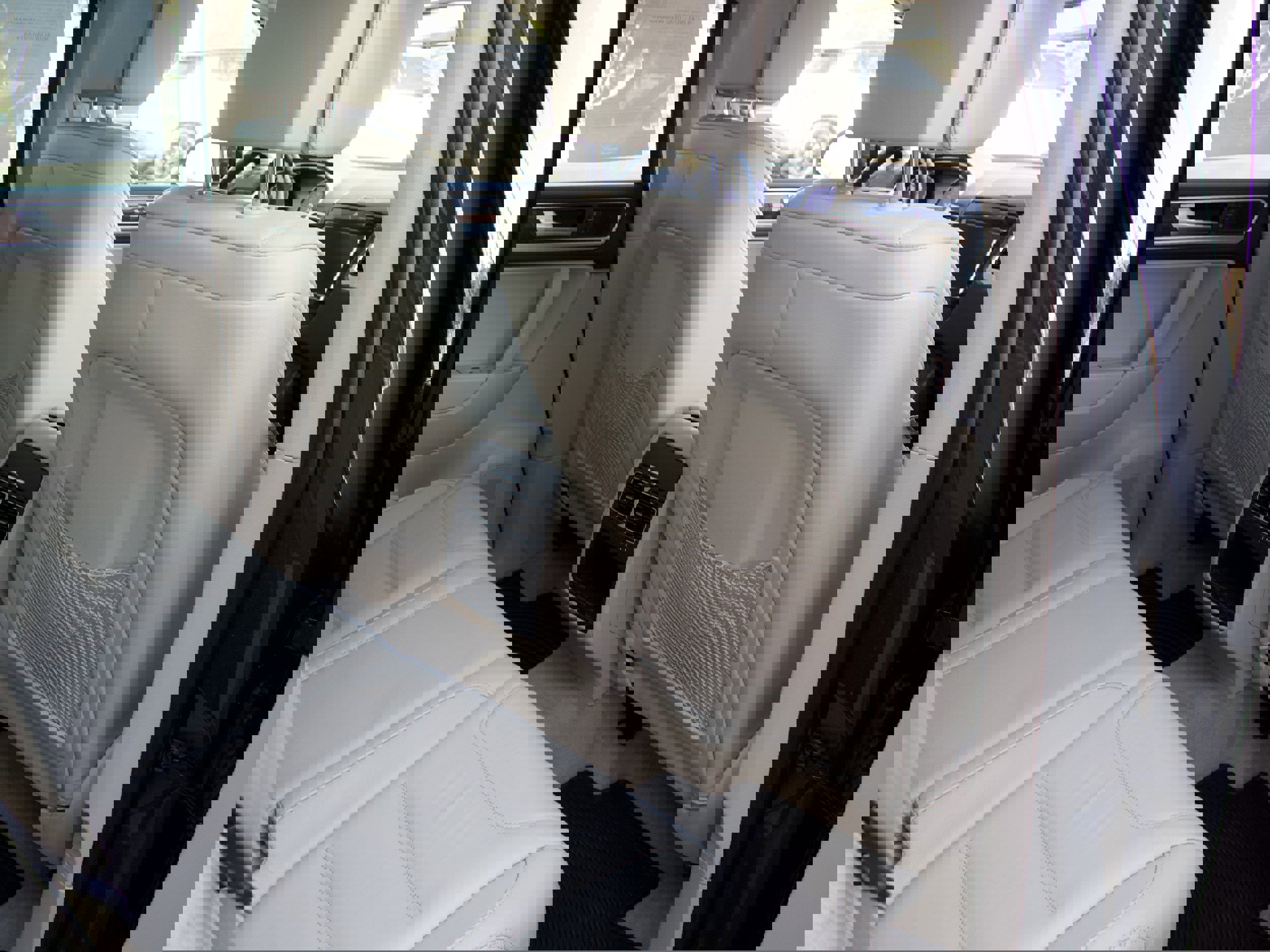 Used 2012 Volkswagen Touareg TDI image 33