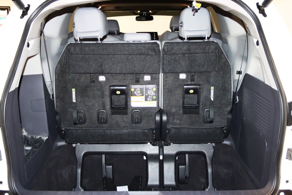 Used 2023 Toyota Sienna XLE FWD image 66