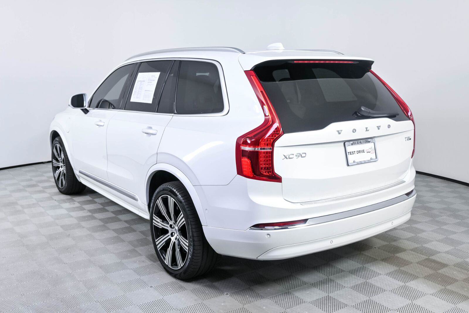 Used 2025 Volvo XC90 T8 Plus w/ Protection Package Premier AWD/4WD image 3
