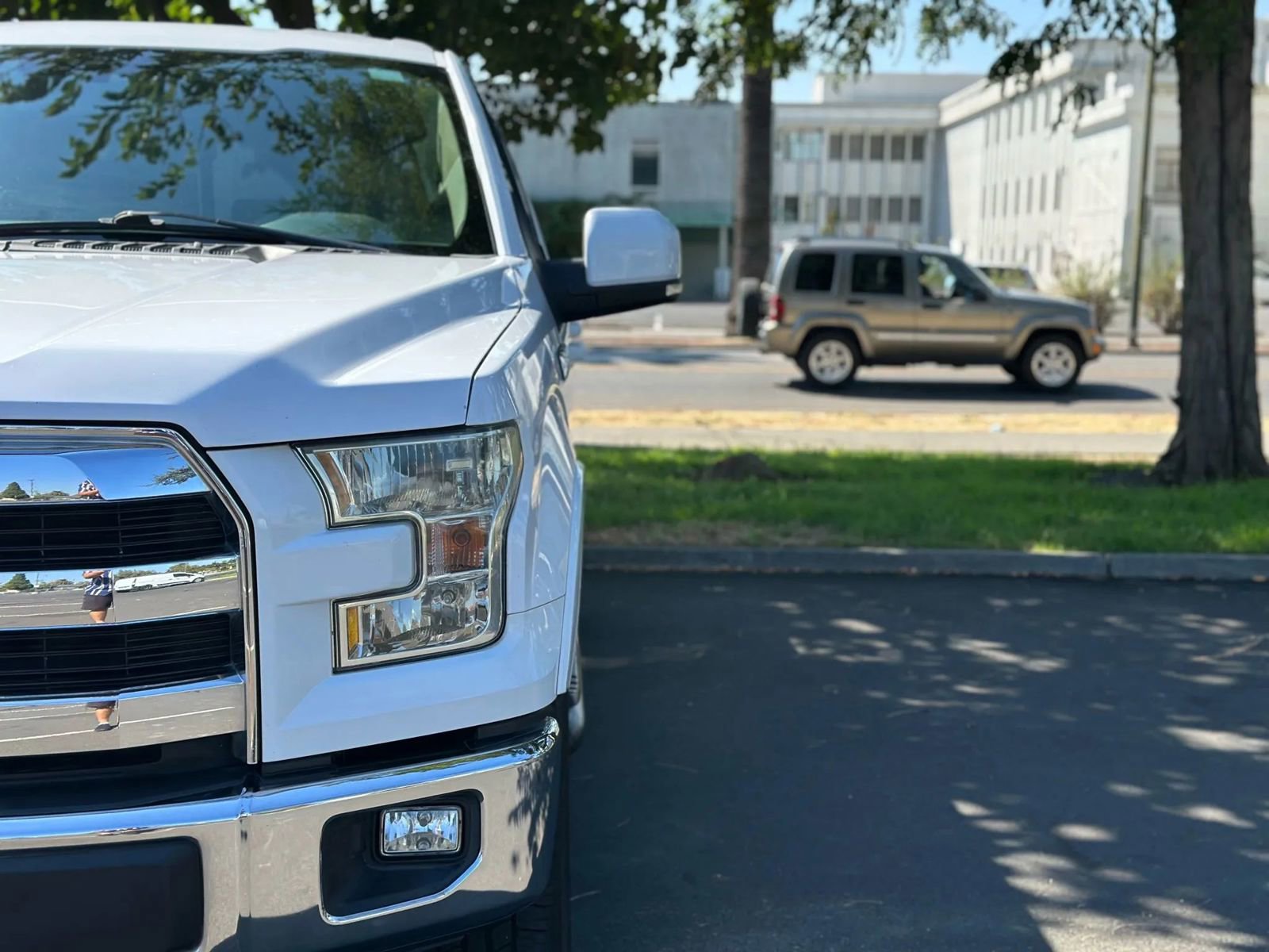 Used 2015 Ford F150 Lariat w/ Equipment Group 501A Mid image 6