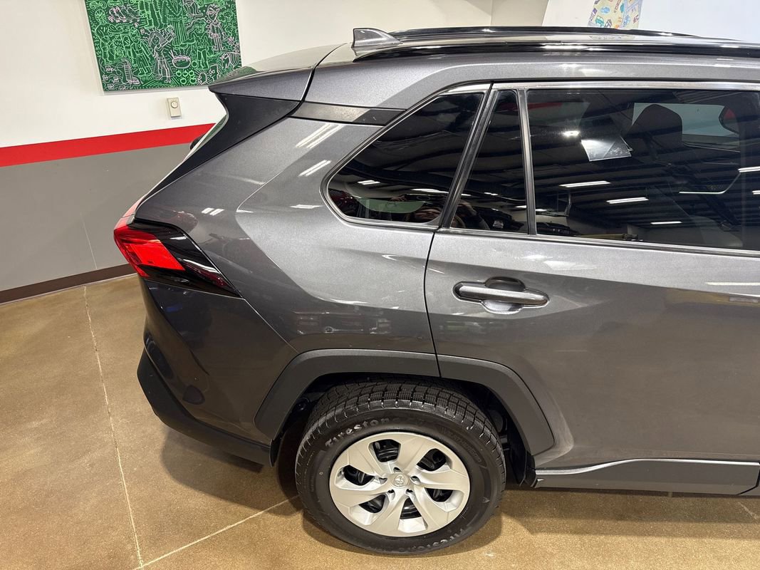 Used 2021 Toyota RAV4 LE AWD/4WD image 20