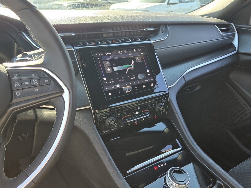 Used 2024 Jeep Grand Cherokee L Laredo image 23