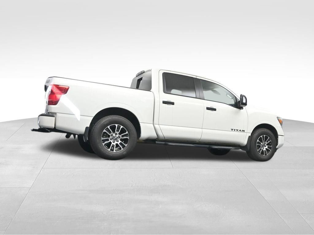 Used 2024 Nissan Titan SV w/ SV Convenience Package image 25