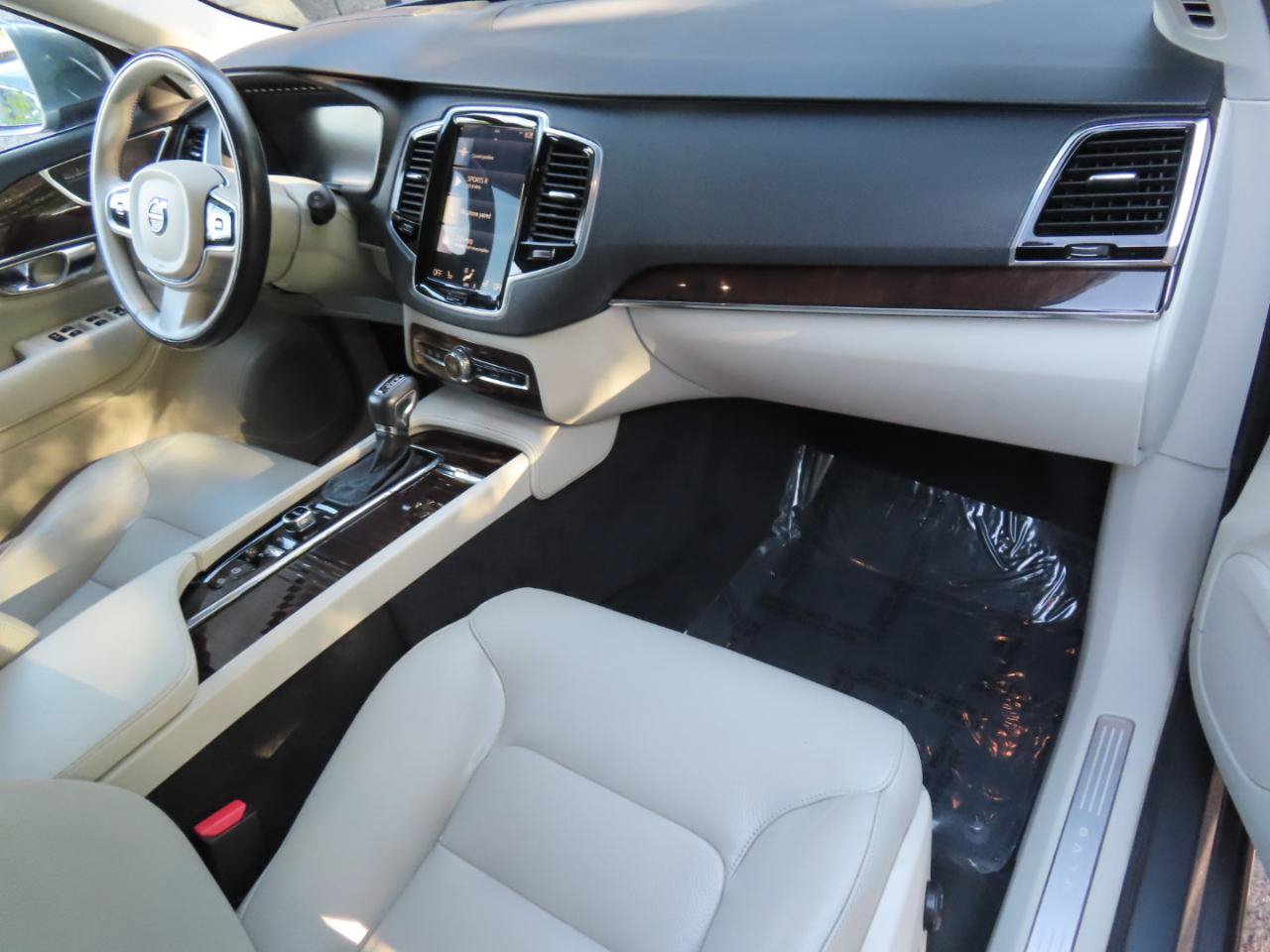 Used 2017 Volvo XC90 T6 Momentum w/ Vision Package AWD/4WD image 17