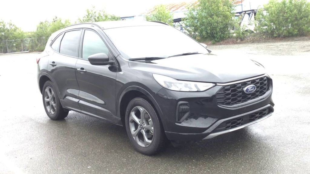 Used 2024 Ford Escape ST-Line image 2