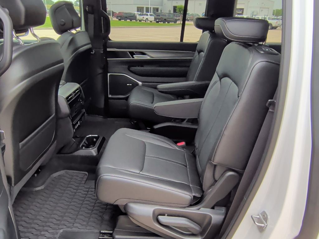 New 2026 Jeep Grand Wagoneer 4WD image 41