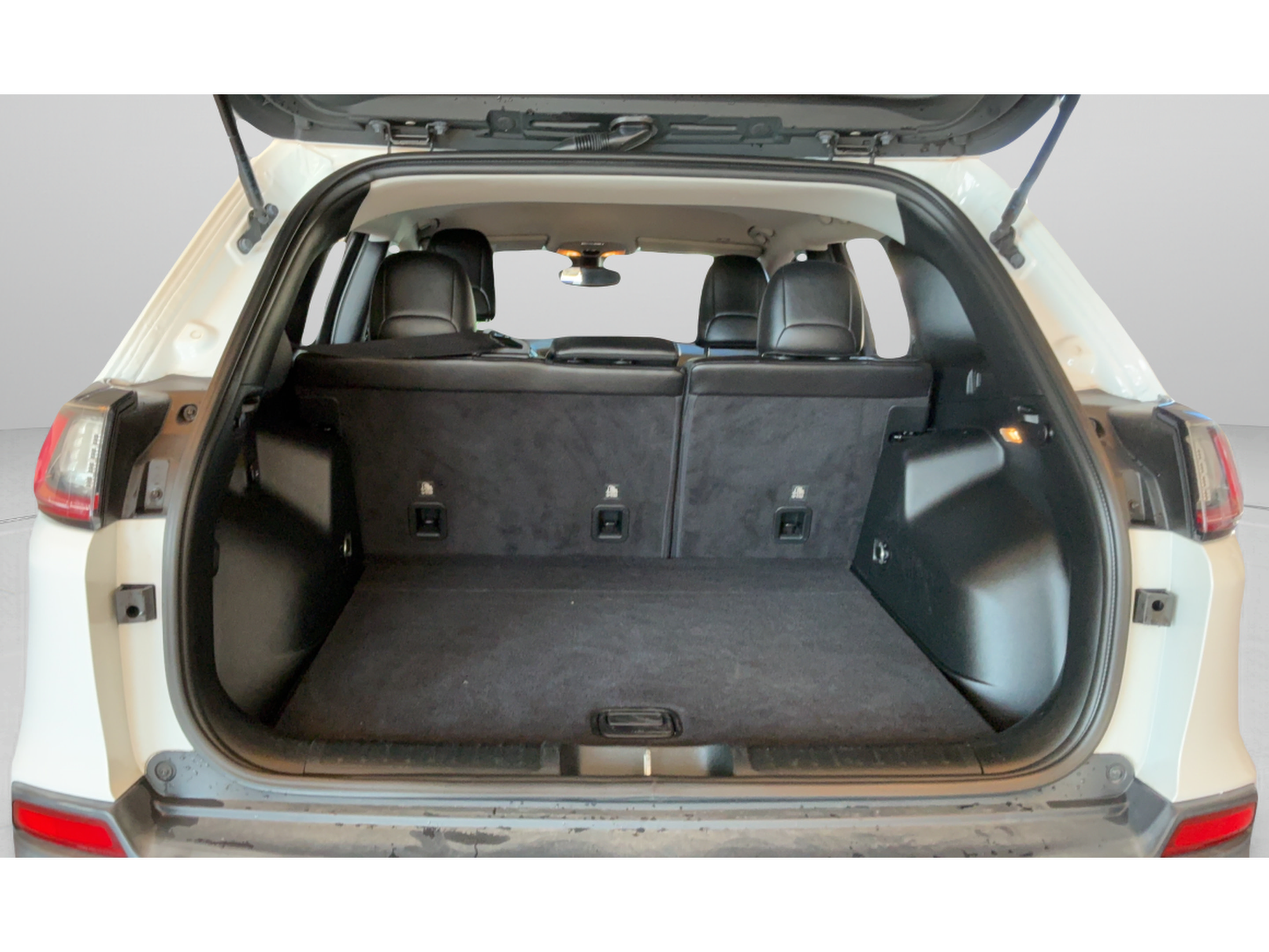 Used 2019 Jeep Cherokee Trailhawk AWD/4WD image 34