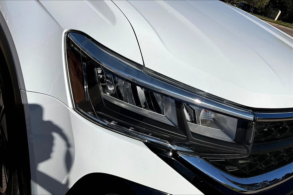 Used 2023 Volkswagen Taos SE image 32