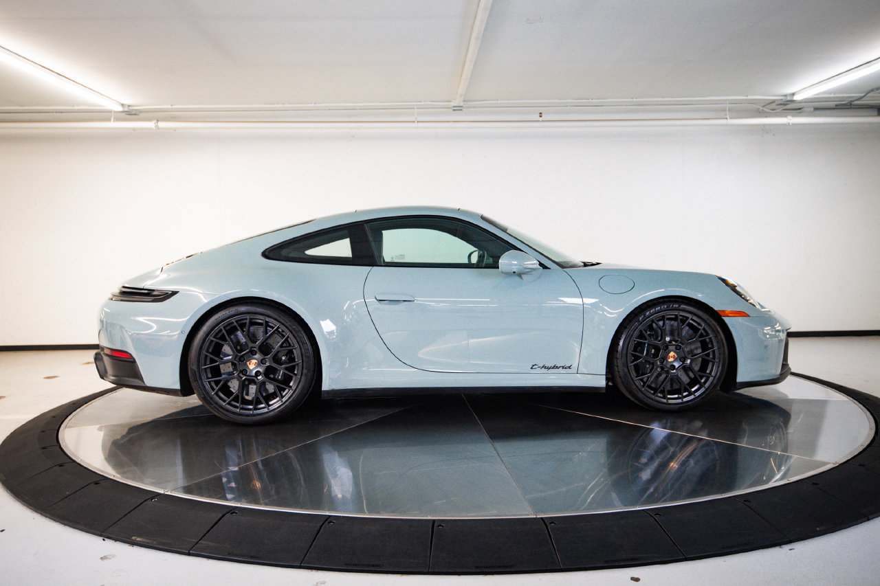 Certified 2025 Porsche 911 Carrera GTS RWD image 8