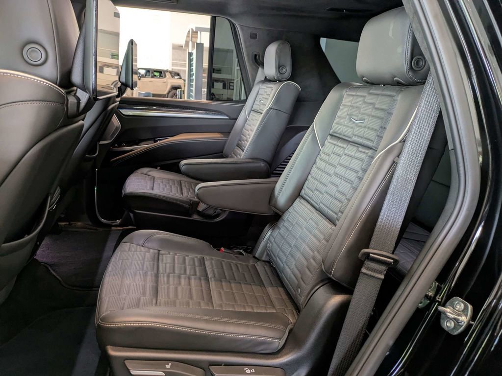 Certified 2026 Cadillac Escalade V w/ LPO, ONYX Package AWD/4WD image 17