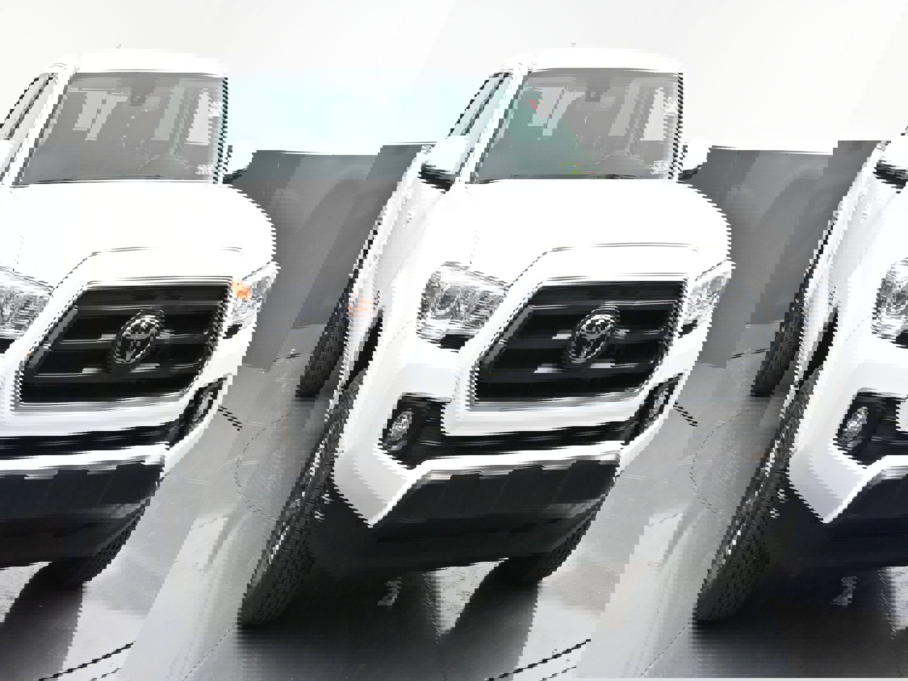 Used 2023 Toyota Tacoma SR5 w/ Technology Package image 2