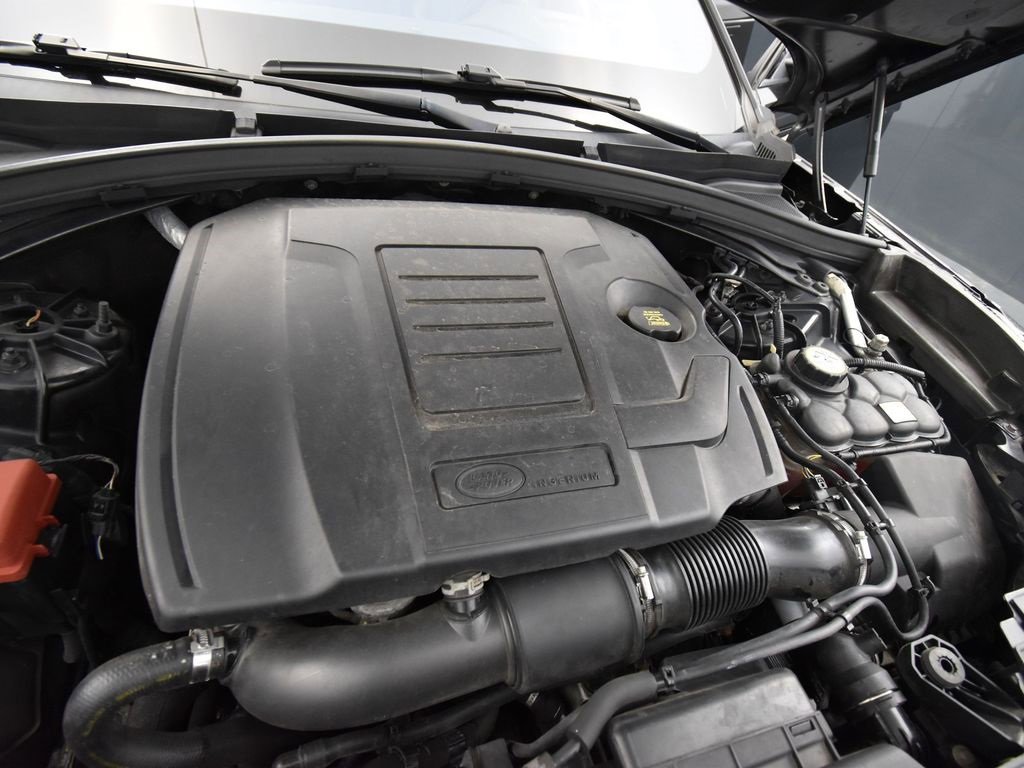 Used 2018 Land Rover Range Rover Velar R-Dynamic SE image 16