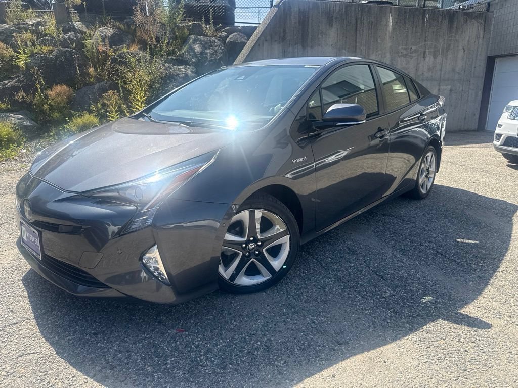 Used 2018 Toyota Prius Four Touring w/ Premium Convenience Package FWD image 2