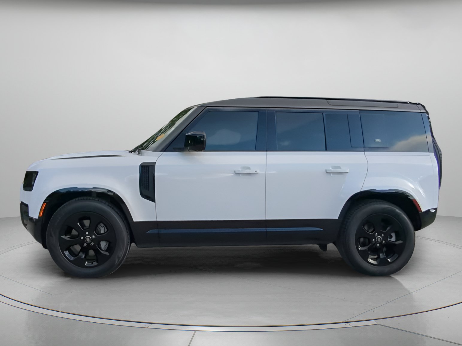 Used 2024 Land Rover Defender 110 X-Dynamic SE AWD/4WD image 16