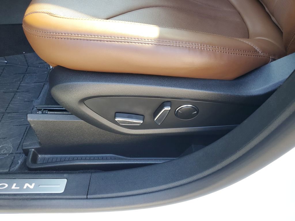 Used 2023 Lincoln Nautilus Reserve w/ Equipment Group 201A image 19