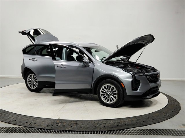 Used 2024 Cadillac XT4 Premium Luxury image 9
