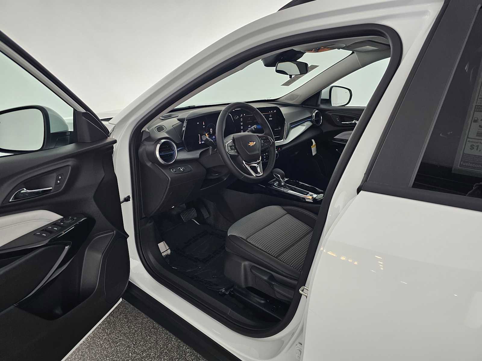 New 2026 Chevrolet Trax LT w/ Driver Confidence Package FWD image 19