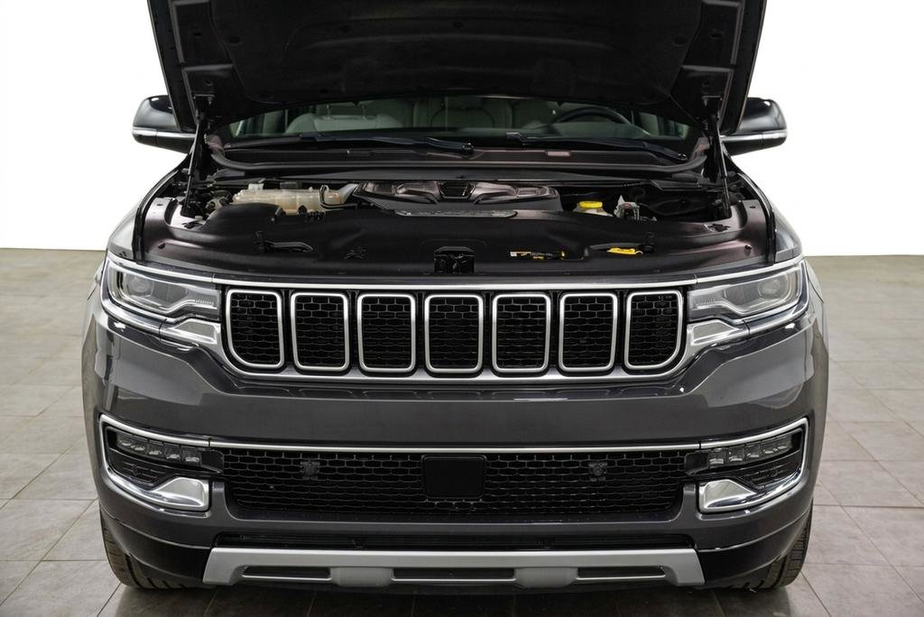 Used 2023 Jeep Wagoneer L Series II image 3