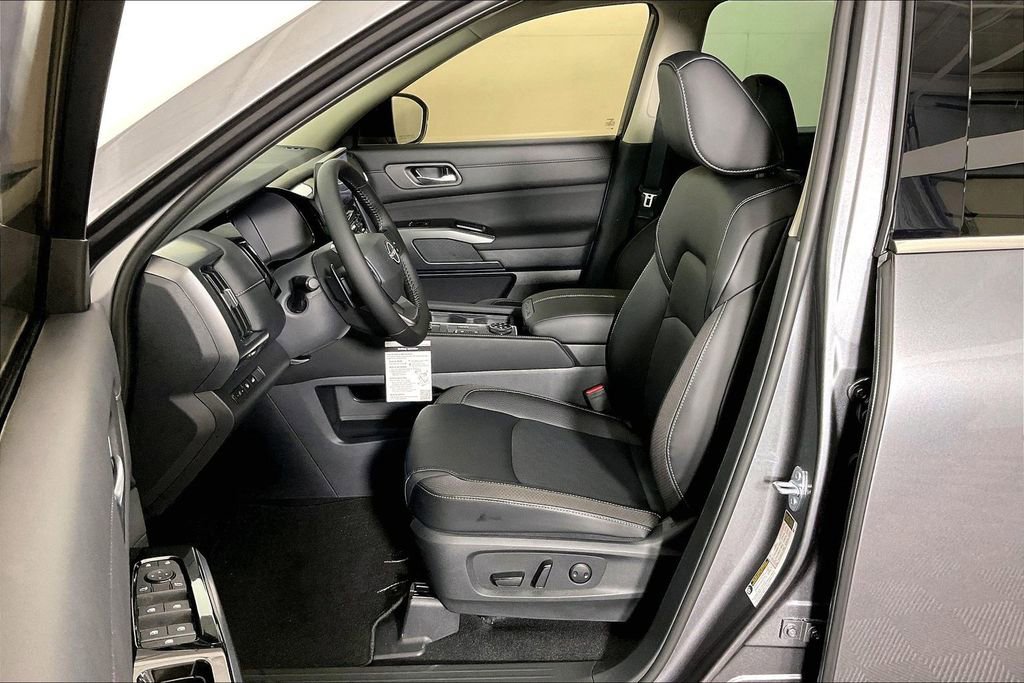 New 2026 Nissan Pathfinder SL AWD/4WD image 14