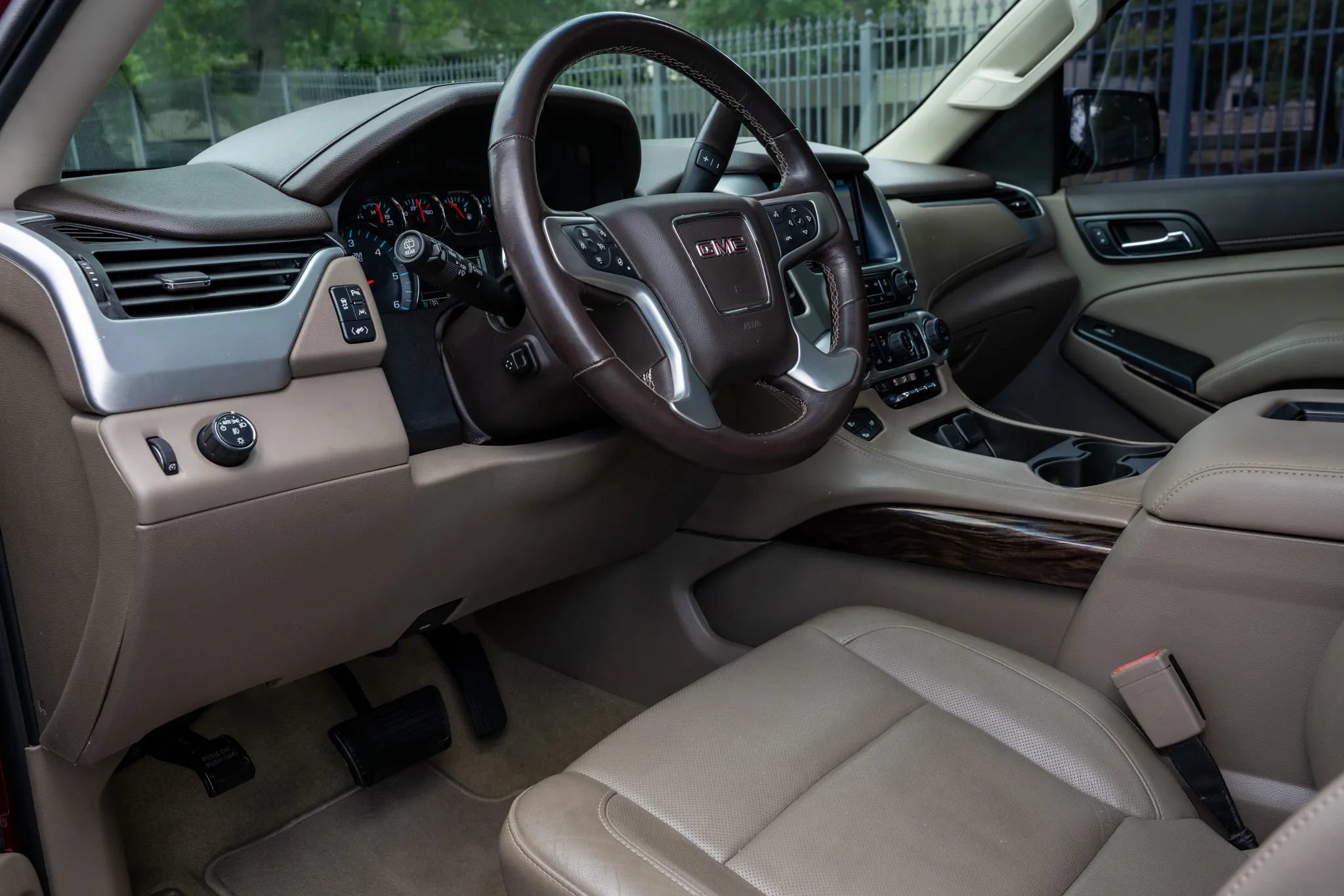 Used 2018 GMC Yukon SLT w/ Premium Edition RWD image 10