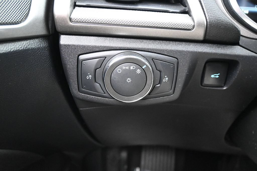 Used 2020 Ford Fusion SE FWD image 24